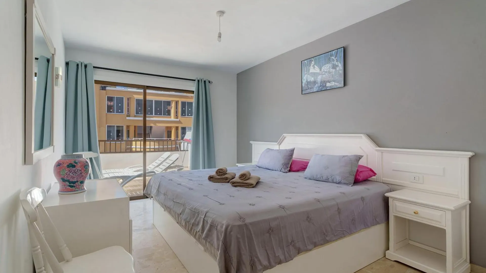 3 Bedrooms With Views 아데제 펜션