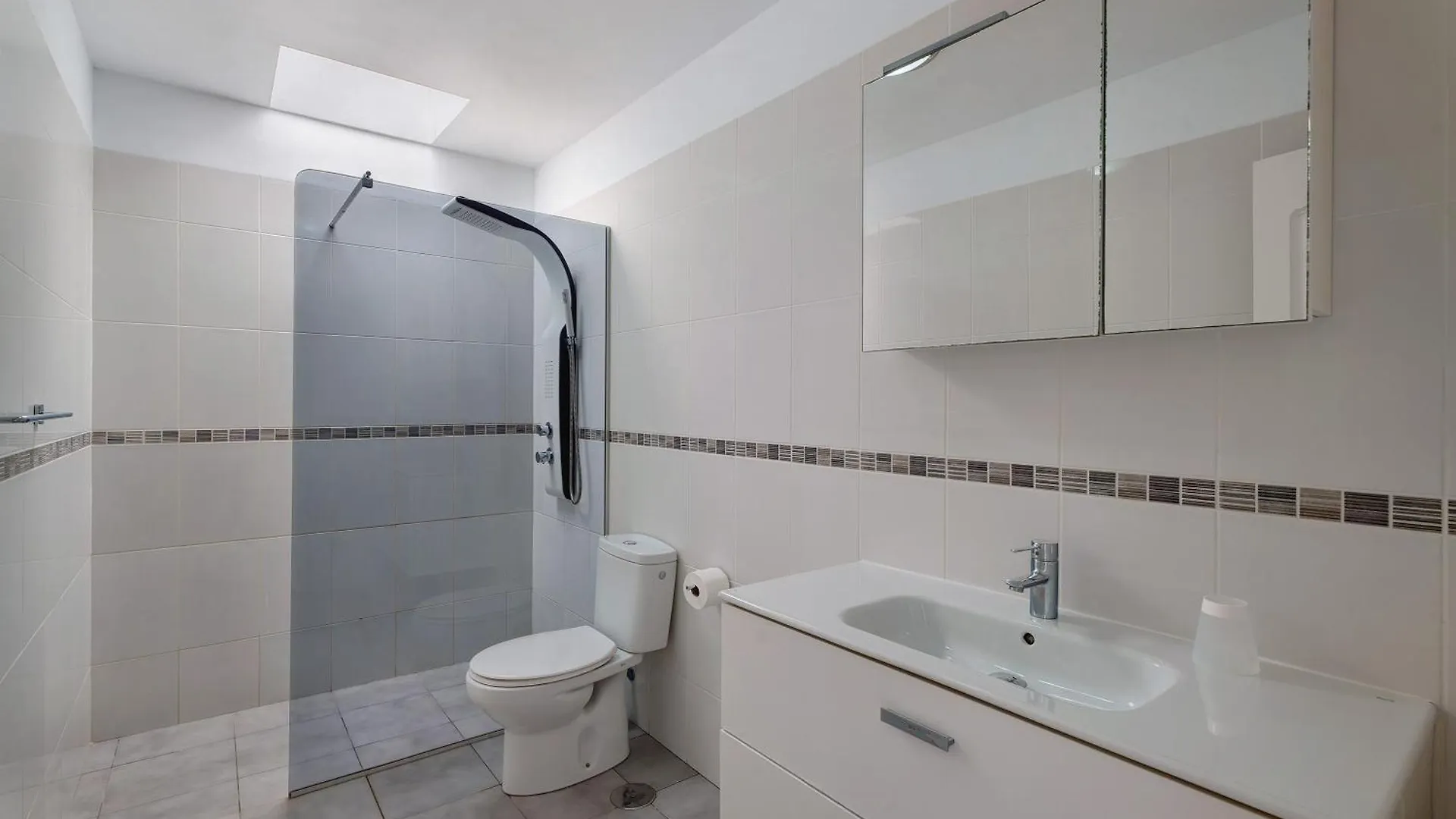 3 Bedrooms With Views 아데제 0*,  스페인